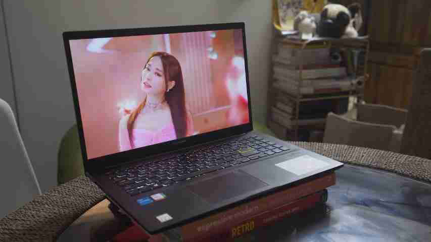 asus vivobook visione di film