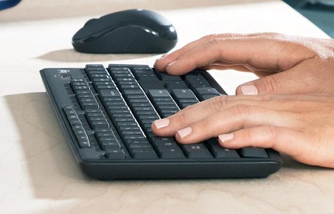 Recensione del kit tastiera e mouse wireless Logitech MK295 : caratteristiche ed offerte