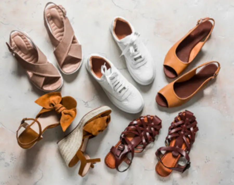 Metti alla prova il tuo stile con le scarpe comode per le giornate piovose.